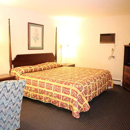 The Villager Motel Bartlett Bagian luar foto