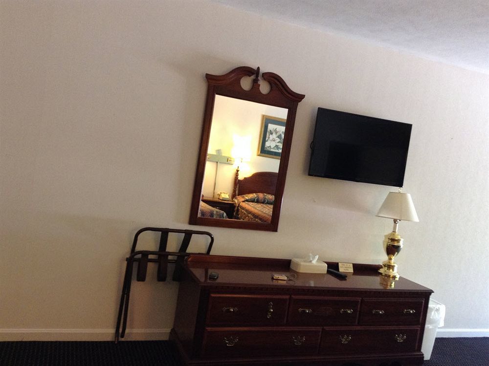 The Villager Motel Bartlett Bagian luar foto