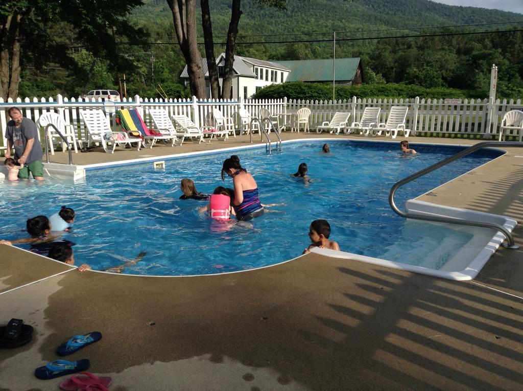 The Villager Motel Bartlett Bagian luar foto