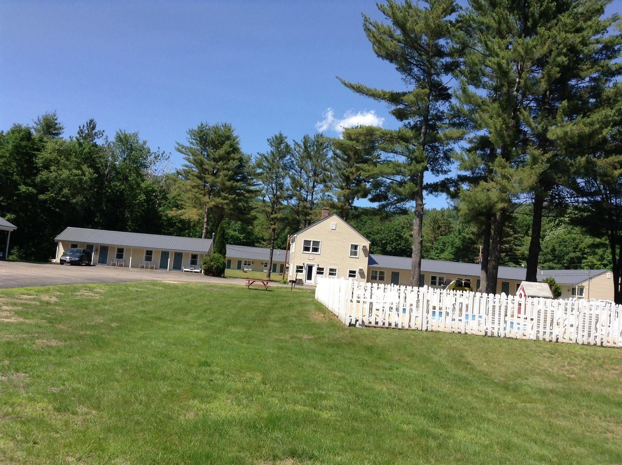 The Villager Motel Bartlett Bagian luar foto