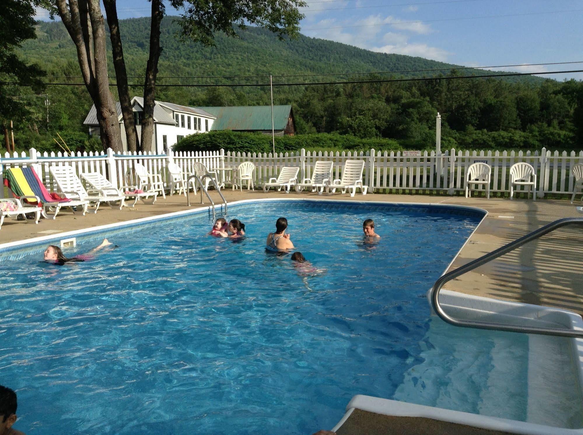The Villager Motel Bartlett Bagian luar foto
