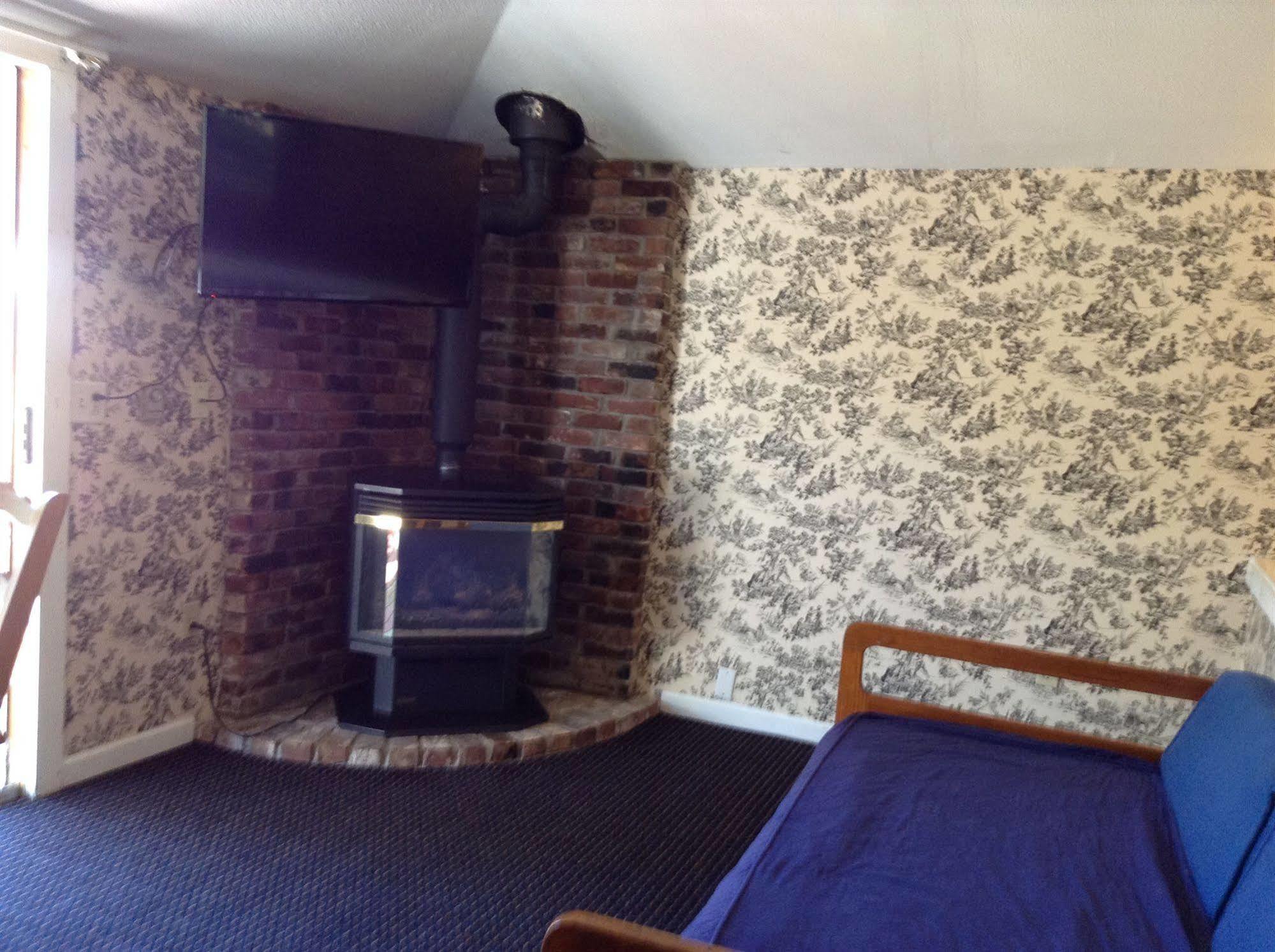 The Villager Motel Bartlett Bagian luar foto