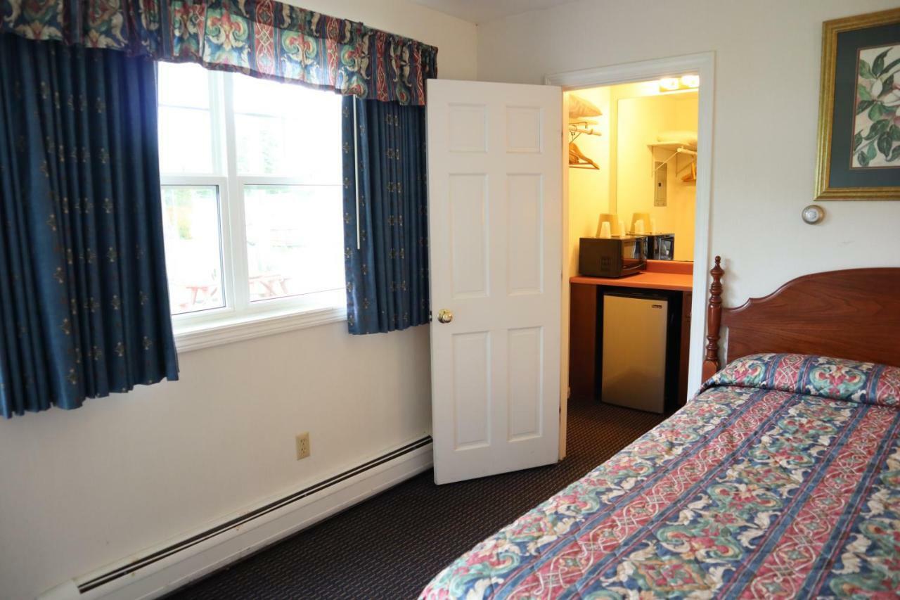 The Villager Motel Bartlett Bagian luar foto